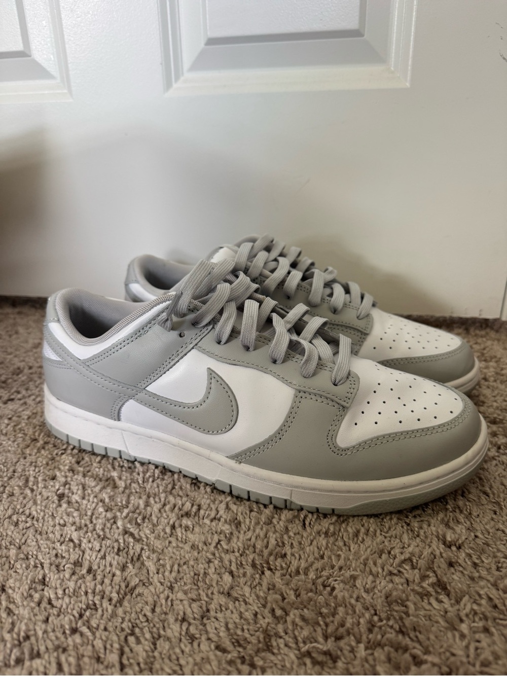 Nike Dunks Retro Men’s Low-Top Sneakers in White and Light Gray - 11
